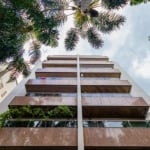 Cobertura para comprar com 218 m² privativos com 3 dormitórios sendo 1 suíte com closet e sacada, living amplo, cozinha, área de serviço, banheiro social e auxiliar, despensa, andar equipado com siste