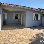 Casa com 2 dormitorios, sala, cozinha, banheiro , patio frente e fundos