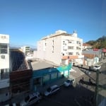 Apartamento com excelente localização, bem no centro da cidade sendo 2 dormitorios, sala, cozinha, banheiro otima posição solar . aceita financiamento!!