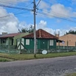 Terreno de esquina 15x25, bem próximo do ginásio municipal na entrada dê cidreira. Casa mista de com 02 dormitórios, sala de estar e jantar conjugada, banheiro externo, dispensa externa. Garagem para 