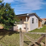 Casa de alvenaria na Praia Azul . Arroio do sal , terreno medindo 12x25 . Todo cercado com patio . piscina de lona nos fundos . Casa com 2 quartos , banheiro social , cozinha ampla e  equipada , Agua 