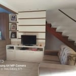 Excelente duplex no coração de Tramandaí, em uma rua asfaltada, perto do Hospital, em uma área residencial.&lt;BR&gt;Este sobrado de frente para a serra dispõe de 3 dormitórios, incluindo 1 suíte. Con