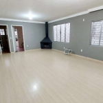 Excelente casa com 3 dormitórios no Bairro Azenha. &lt;BR&gt;Imovel residencial com 2 pavimentos com entradas independentes. 1° Andar conta com 2 dormitórios sendo 1 suíte, sala de estar, cozinha com 