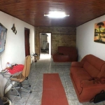 Residência com 2 dormitórios, 2 banheiros e 2 vagas de estacionamento no bairro Vila Nova, Zona Sul de Porto Alegre. &lt;BR&gt;A casa possui um living espaçoso para 2 ambientes, cozinha com churrasque