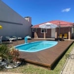 Casa na Praia Paraiso , com dois dormitorios sendo uma suite , cozinha e 1 banheiro social , lavanderia , patio cercado com piscina , e uma vaga de garagem .