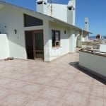 Apartamento de cobertura duplex, composto de 3 dormitórios, sendo 1 suite, sala de estar e jantar, cozinha, 1 banheiro social, dependência para empregada, área de serviço, corredor de circulação, cobe