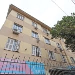 Apartamento Localizado no coração do bairro Menino deus, situado na avenida Getúlio Vargas, excelente apartamento térreo, composto de 3 dormitórios, sala de estar , cozinha, área de serviço, com excel