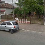 O terreno fica no bairro Niterói, Canoas. Bem próximo da estação do Trensurb, próxima da BR 116. Ponto excelente. Medidas 11 metros de frente por 44 metros de profundidade.