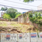 Belíssimo terreno medindo 10 x 38, alto, com uma vista especial e cercado de muito verde. Bairro e rua calma onde predominam residências e pequenos edifícios. Local próximo a academias, Shopping Cente