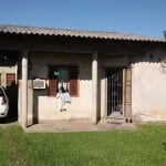 Casa a venda no bairro Ponta Grossa, loteamento Porto dos Casais. Conta com 3 dormitórios, sala de estar e jantar, cozinha, lavanderia, vaga de garagem coberta e amplo pátio arborizado. Agende uma vis