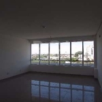 Excelcente sala comercial à venda, no Edifício Bento Corporate, com 32m², no 6º andar, equipada com lavabo. O imóvel conta também com vaga de garagem própria, escriturada. Localização privilegiada, na