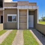 Excelente casa térrea, composta por dois dormitórios, banheiro, sala de estar, cozinha com churrasqueira, lavanderia, pátio frente e fundos.&lt;BR&gt;Localização privilegiada, perto do Zaffari, escola