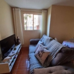 Excelente apartamento, reformado, com living 2 ambientes, cozinha, banheiro, 2 dormitórios. Apartamento térreo, com excelente ventilação, sol da manhã. semi- mobiliado, o imóvel conta com um roupeiro 