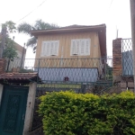 Terreno no bairro Espírito Santo - Zona Sul&lt;BR&gt;Belo terreno, acima do nível da rua, bem cuidado, pronto para receber a casa dos seus sonhos. Aproximadamente 400m da orla do Guaíba. Frente noroes