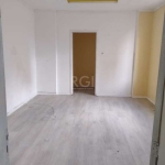 Vende JK com 24,37 m² de área útil na Doutor Flores, podendo ser dividido em quarto/sala. Com piso laminado, posição lateral e com orientação solar norte. Localização privilegiada no Centro Histórico,