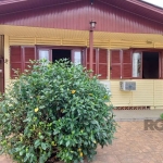 Casa térrea em ótimo estado.&lt;BR&gt;Casa 3 três dormitórios, banheiro, cozinha, sala de jantar e estar.&lt;BR&gt;Pátio cabem no mínimo 4 carros cobertos mais alguns ao fundo.&lt;BR&gt;Amplo pátio.&l