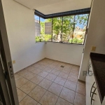 Excelente apartamento com 03 dormitórios, 85,55m² no Bairro Tristeza em Porto Alegre&lt;BR&gt;Lindo lugar, tanto o apto como o condomínio é totalmente arborizado e protegido;&lt;BR&gt;- Ficam os móvei