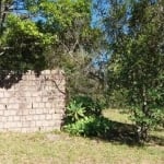 Terreno com 450mq, em condominio , lugar calmo e arborizado, pode ser adquirido sozinho ou com outros 04 terrenos podendo fazer até 2.250mq, lotes 07, 08, 09 e 10. Frente a Av. Oscar Pereira, lotação 