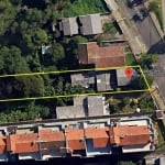 Terreno de 650m² em frente à igreja Matriz de Cachoeirinha. &lt;BR&gt;Possibilidade de anexar terreno vizinho para construção prédio grande de uso comercial, residencial.&lt;BR&gt;Medidas aproximadas 