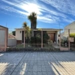 Excelente casa com 4 dormitórios (1 sendo suíte) , 4 banheiros (1 com hidromassagem), sala, cozinha com armários planejados, churrasqueira, piscina e garagem para 3 carros. &lt;BR&gt;Próximo ao centro