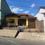 Casa 3 dormitórios com opção para 4, 2 salas amplas, cozinha ampla, despensa, garagem fechada, pátio. Agende uma visita com um dos nossos corretores especialistas.