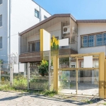 Casa Mista, Semi mobiliada no  bairro Petrópolis - 536M² - 6 quartos, 3 vagas, 4 suítes, lareira e sacada, Churrasqueira..&lt;BR&gt;&lt;BR&gt;Imóvel com grande potencial para uso tanto residencial qua