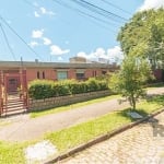 Casa de Esquina no Bairro Chácara das Pedras! Localizada na Matias José Bins, na divisa com o bairro Três Figueiras, esta residência é perfeita para quem busca conforto, espaço e praticidade em uma re