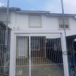 Ótimo sobrado geminado no bairro São Lucas em Viamão, reformado, desocupado, com 72m² privativos, de 2 dormitórios e vaga. Possui no andar térreo: sala ampla e cozinha integrada. No andar superior pos