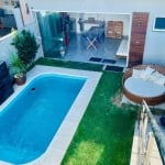 RESIDENCIA COM 4 DORMITORIOS 1 SUITE COM SPLIT , 4 BANHEIROS COM CHUVEIROS A GAS E BOX , LIVING INTEGRADI COM SALA DE JANTAR  P'E DIREITO ALTO , QUIOSKE COM BANHEIRO E CHURRASQUEIRA , PISCINA AQUECIDA