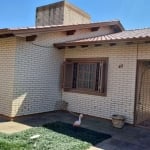 EXCELENTE CASA TÉRREA COM 02 DORMITÓRIOS, LIVING 02 AMBIENTES, GARAGEM PARA 5 CARROS. CASA TODA GRADEADA SUPER AREJADA. PODE SER AUMENTADA DE TAMANHO AS PEÇÃS E TEM POSSIBILIDADE DE OUTRO BANHEIRO NA 