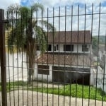 Descubra essa excelente casa localizada na tranquila Rua Lloyd de Andrade Polidoro, no charmoso bairro Ipanema, em Porto Alegre. Com uma área total de 417 m², este imóvel oferece um potencial incrível