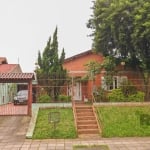 Casas com 3 quartos, vaga de garagem, churrasqueira, no centro de Esteio/RS. &lt;BR&gt; &lt;BR&gt;Esta encantadora propriedade de 200m² privativos oferece um vasto terreno com árvores frutíferas e uma