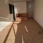 Casa com 2 quartos, vaga de garagem, no Centro, Cidreira/RS&lt;BR&gt;&lt;BR&gt;Casa com dois dormitórios, cozinha, banheiro e garagem, ideal tanto para moradia quanto para ponto comercial. Localizada 