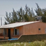 Casa com 2 quartos, no Centro, Balneário Pinhal/RS   &lt;BR&gt;&lt;BR&gt;Esta casa aconchegante de 60m² com dois dormitórios é perfeita para quem busca praticidade e conforto. Com uma espaçosa sala de