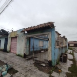 Casa de esquina no bairro Restinga, com 2 dormitórios, amplo living, banheiro social, o outro pavimento conta com mais 2 dormitórios, amplo living, garagem para 3 carros. Ótima localização, agende sua