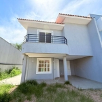 Excelente casa à Venda no Loteamento Jardins do Prado - Zona Sul!&lt;BR&gt;Encante-se por esta charmosa casa de 3 dormitórios, sendo 1 suíte, localizada no desejado Loteamento Jardins do Prado. Com um