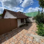 Excelente casa localizada no bairro restinga ampla e com boa ventilação contando com 2 dormitórios , sala de estar, banheiro social,lavabo, sala de jantar, cozinha grande, lavanderia com garagem para 