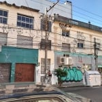 Vende  excelente oportunidade de negócio, prédio com 200 metros quadrados, de esquina com 5 apartamentos. No primeiro andar são 2 apartamentos de 2 dormitórios e JK ; No segundo andar apartamento com 