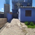 Casa em condomínio fechado, tipo sobrado, com 05 dormitórios, 02 suítes, living amplo, lavabo, cozinha,  espaço gourmet com churrasqueira e terraço. Espera para aquecimento central. Garagem coberta pa