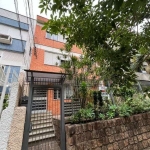 Apartamento de 1 dormitório, cozinha e banheiro no coração do bairro Petrópolis, localização privilegiada, posição solar leste (sol da manhã). Preço e disponibilidade do imóvel sujeitos a alteração se