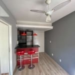 Apartamento JK, no bairro Jardim Leopoldina, Condomínio Praia do Ponta Negra, com 1 dormitório, reformado, ficam móveis sob medida, split, cooktop, banheiro reformado. Condomínio com portaria 24 horas