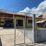 SX vende em Santo Antônio da Patrulha casa, com 3 de alvenaria dormitórios, banheiro social, sala e cozinha integradas, churrasqueira, cozinha com móveis planejados. Possui 93m² de área construída e á