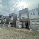 Casa com 3 suítes, sendo uma master com sacada e vista deslumbrante para o Guaíba, living estendido, 2 lavabos, área de serviço, despensa, dependência de empregada completa, cozinha, sala ampla com la