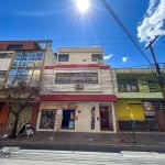 Ótima sala comercial localizada na Av. Presidente Franklin Roosevelt. Amplo espaço dividido em 03 ambientes, tendo a possibilidade de repáginamento de acordo com o interesse do comprador. Conta com 01