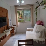 Excelente apartamento  térreo,  com piso e portas novas, 1 dormitório,  living 2 ambientes, cozinha, área de serviço separada, silencioso, bem iluminado e ventilado, box rotativo, esquina da  Av Protá