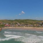 Casa 3 dormitórios, 3 vagas, churrasqueira na Praia da Tereza - Laguna - SC&lt;BR&gt;&lt;BR&gt;Excelente casa com 3 dormitórios, 1banheiro completo, lavabo, sala e cozinha conjugadas, churrasqueira in