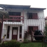 Casa Sobrado composta de 3 dormitórios, uma suíte, escritório de frente com sacada, living dois ambientes como sala de jantar e estar, copa cozinha ampla, 2 banheiros sociais , lavabo, lavanderia, áre