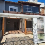 Maravilhosa casa de 180 m² em local privilegiado do Lagos de Nova Ipanema, 2 pavimentos, garagem coberta, 3 quartos, sendo 1 suíte, banheiro social com banheira de hidromassagem.&lt;BR&gt;Suíte com sa