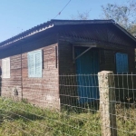 Terreno medindo 11 X 29, com uma casa de madeira composta de um dormitório ,sala , cozinha e banheiro. Terreno todo cercado próximo a Madeireira Ogando e mercado MN, não aceita financiamento somente c