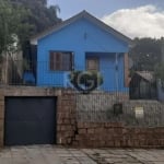 Casa no bairro Belem Novo, 2 dormitorios ,2 salas ,cozinha ,casa bem arejada e ampla,agradavel inverno e verão,acima do nivel da rua. &lt;BR&gt;Com amplo pátio aréa de serviço separada.&lt;BR&gt;Chura